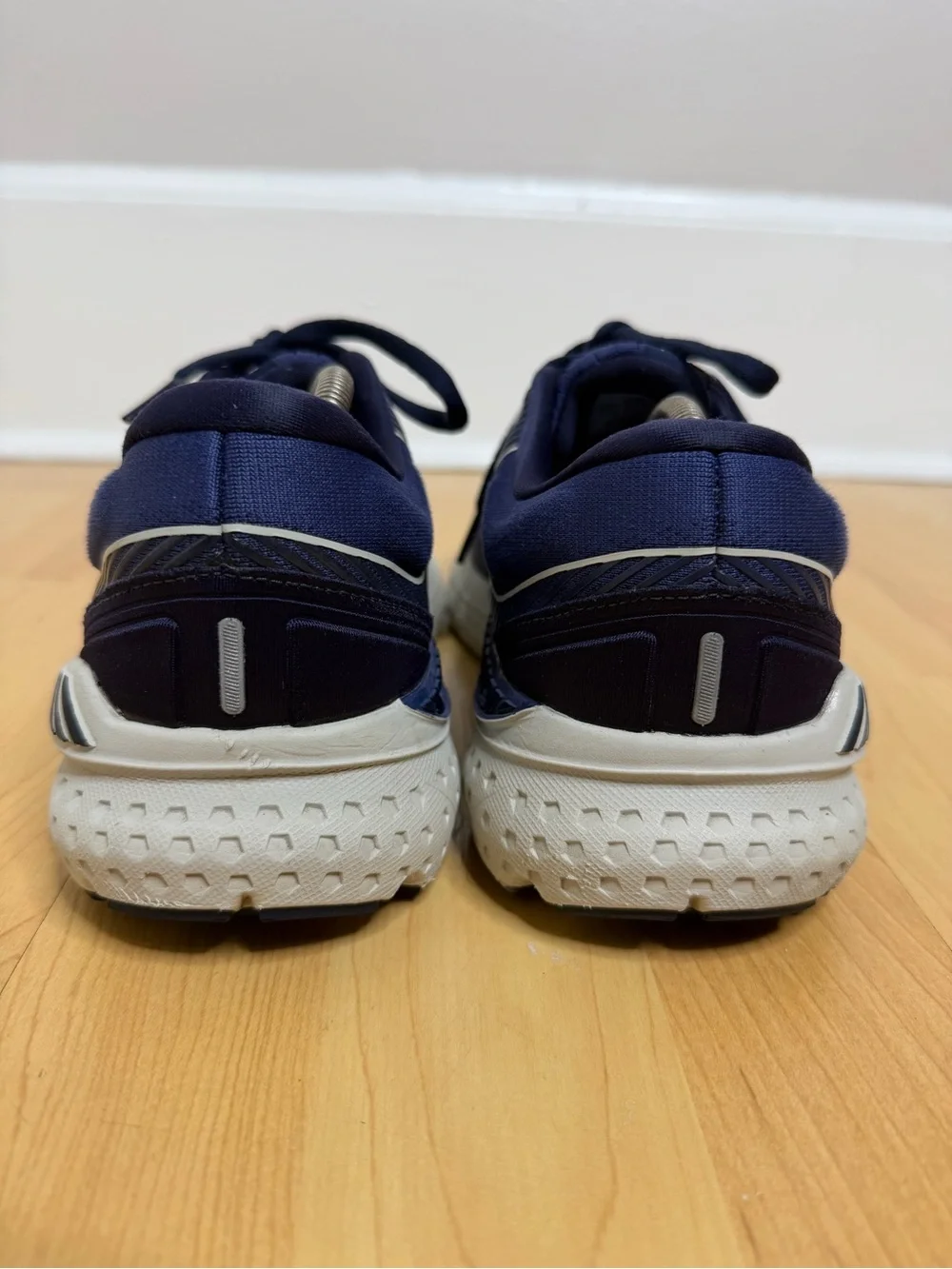 Brooks Transcend 7 Men’s Size 8.5 D Navy Blue Running Shoes